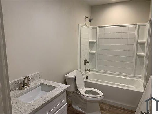 2nd image of 2545 E Marguerite Ave #2