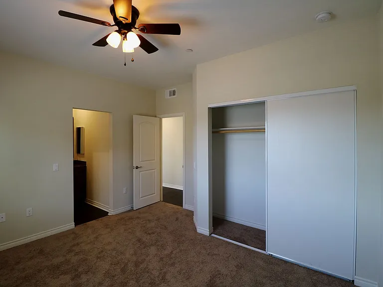 Santa Barbara Luxury Apartment Homes — Photo 27