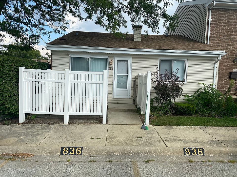 1st image of 840 White Oak Ln #840