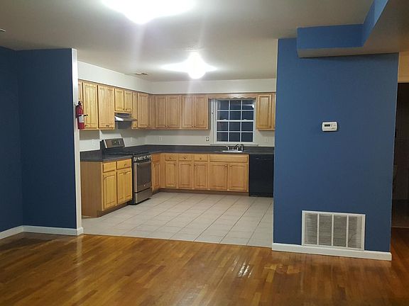 2nd image of 46-48 Crawford St #2