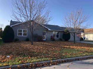1252 Meadowview Dr, Menasha, WI 54952
