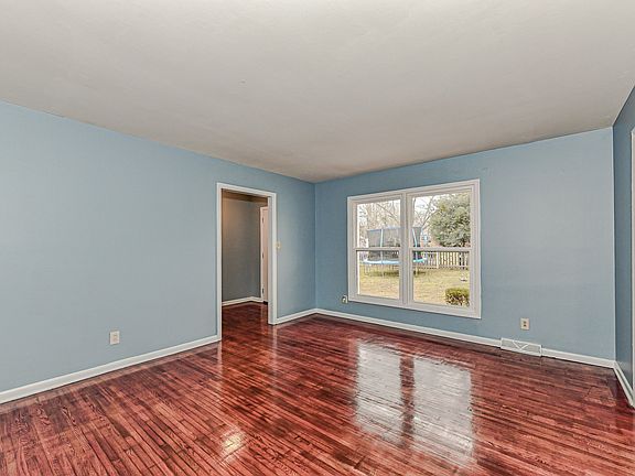 5th image of 4922 Easthaven Dr