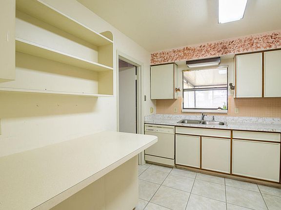 5th image of 1334 Estridge Dr