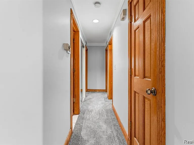 323 N Campbell Rd — Photo 9