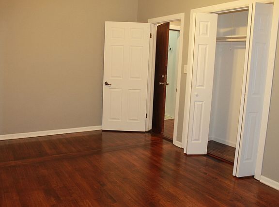 4th image of 4929 W Drummond Pl