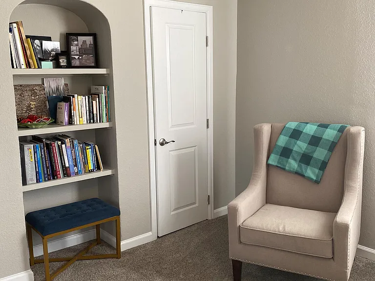 Era built-in bookcase niche