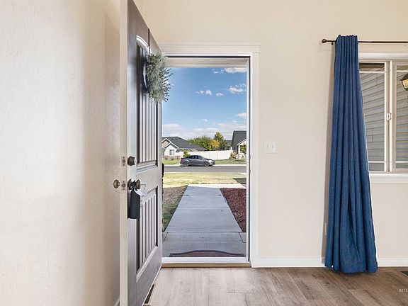 5th image of 240 Glacier Meadows Way