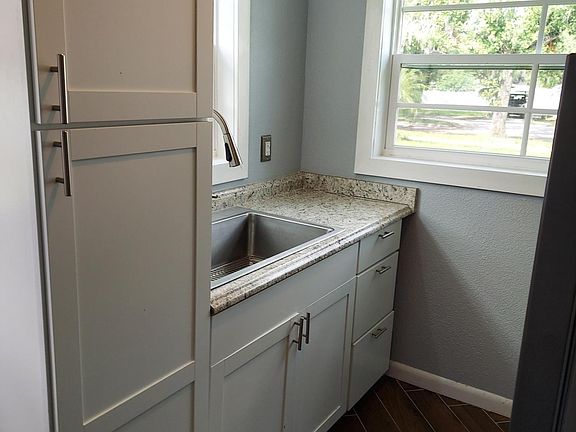 5th image of 405 W McLendon St