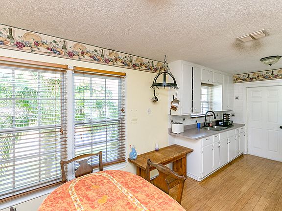 5th image of 1129 Whitaker Dr