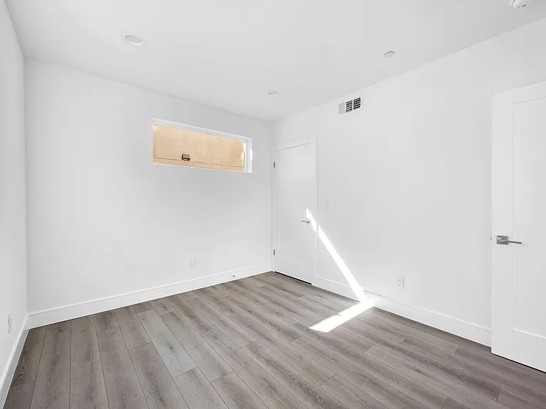 1150 W 38th St — Photo 74