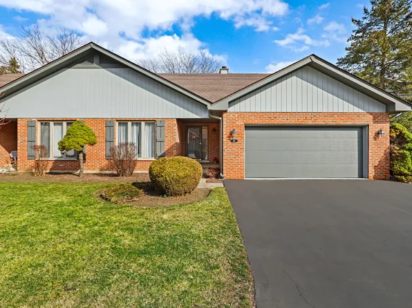 43 Royal Ln, Bloomingdale, IL 60108