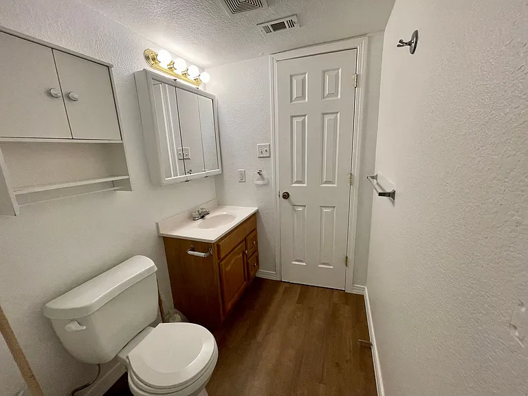 Alpine Circle Apartments — Photo 11