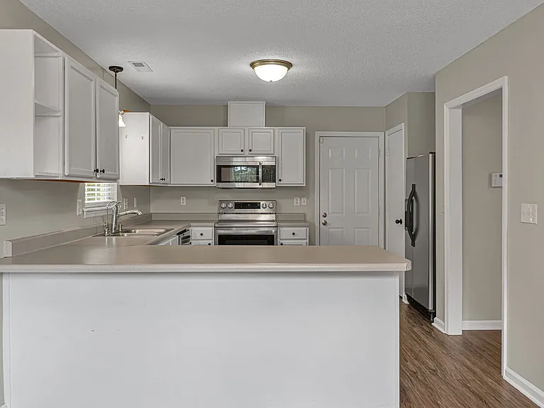 201 Ross Ct — Photo 11