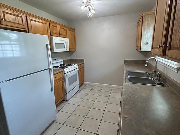 5th image of 130 Bridgeport Ln