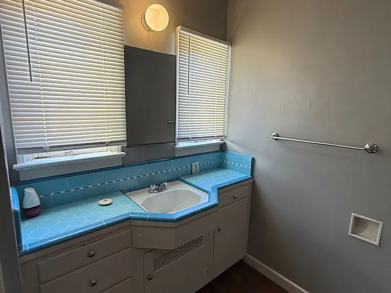 511 Philippine St — Photo 15
