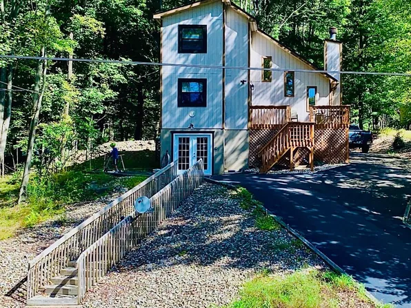 44 S Northgate Ct, Lake Ariel, PA 18436