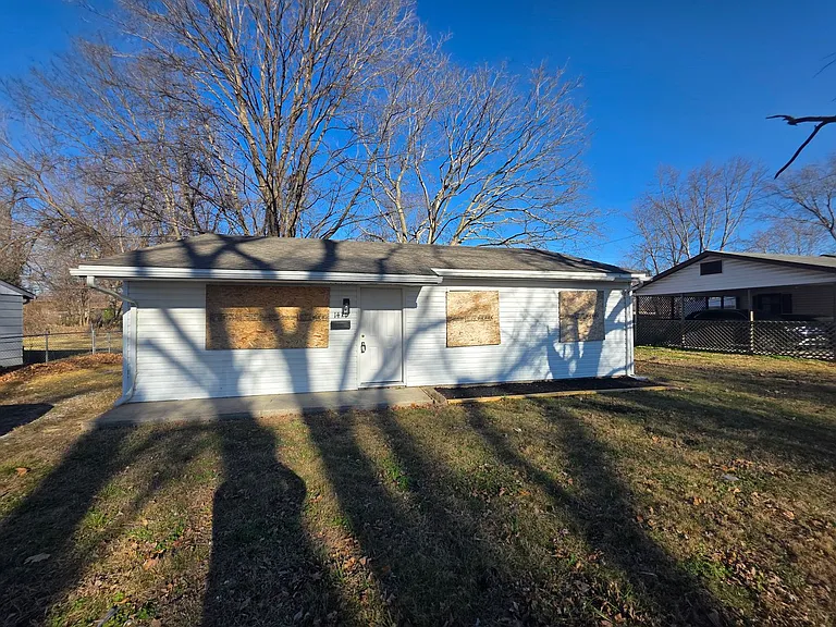 1421 Richard Dr — Photo 2