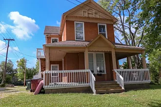 217 W Collins St #B — Photo 14