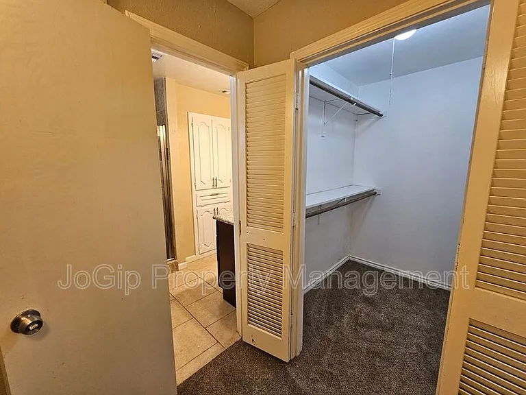 216 Wesley Dr — Photo 23