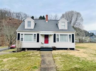 140 Green Acres Dr, Wellsburg, WV 26070