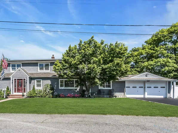 2 Vermont Street, Lindenhurst, NY 11757