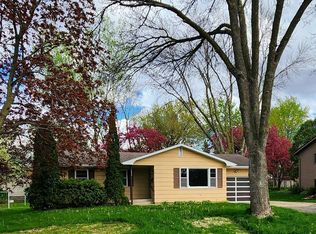 1037 Pleasant Ln, Faribault, MN 55021