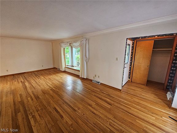 4th image of 242 Sunset Rd