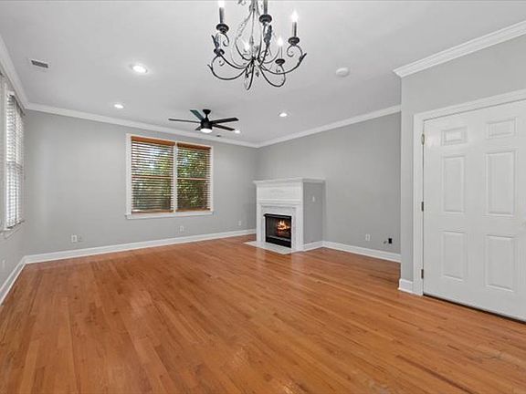 4th image of 11 Kirkland Ln
