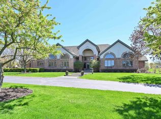W283N3660 Yorkshire Trce, Pewaukee, WI 53072
