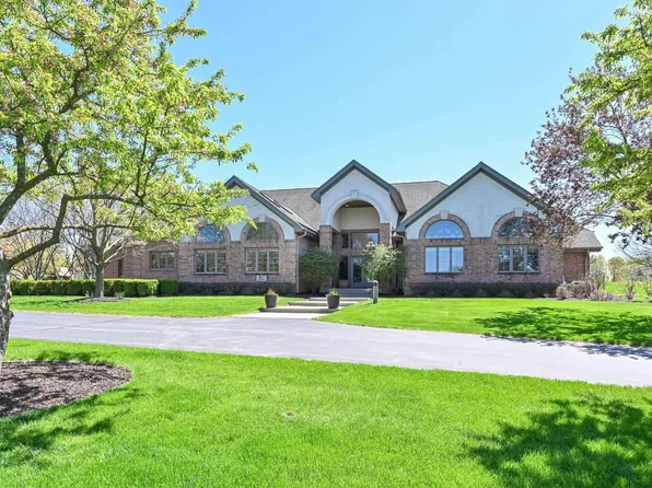 W283N3660 Yorkshire TRACE, Pewaukee, WI 53072
