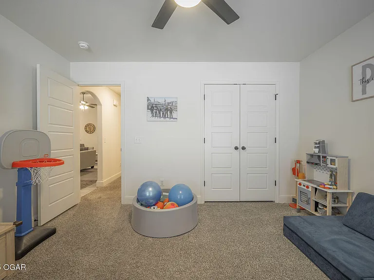 2110 Greystone Sq — Photo 14