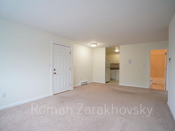 3rd image of 11 Embassy Rd APT 32