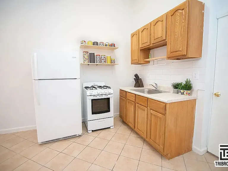 1719 E 8th St #1G — Photo 3