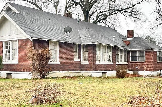 4 bed, 2365 sqft, $1,995 — Photo 2