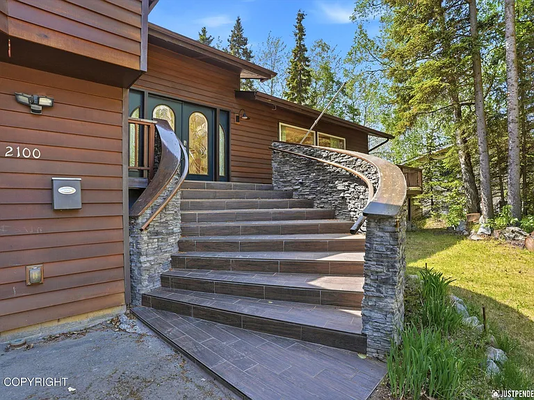 2100 Churchill Dr — Photo 3