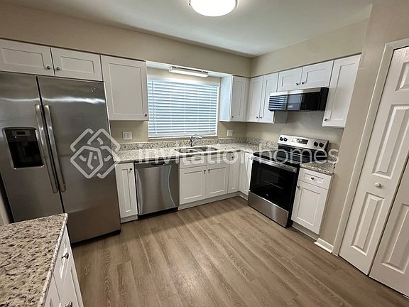 5th image of 5404 N Woodcrest Dr