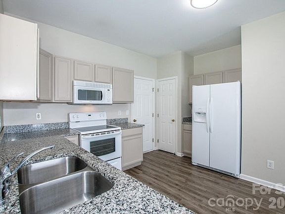 5th image of 748 Georgie St