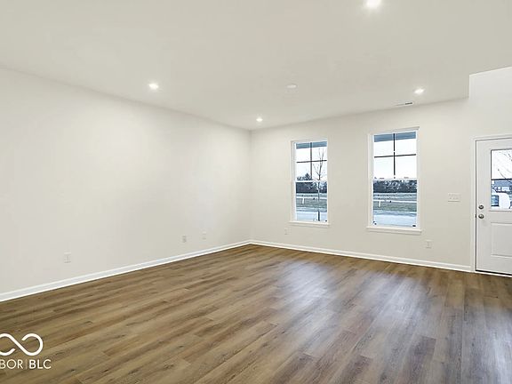 3rd image of 3921 Wren Dr