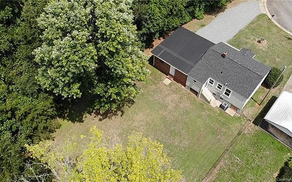 2nd image of 412 Hawthorne Dr