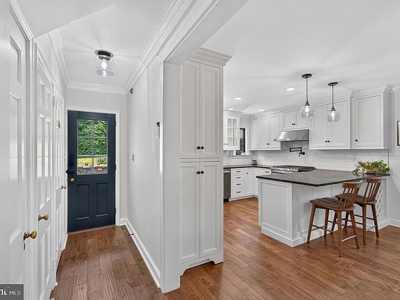 5th image of 1511 Spring Ln