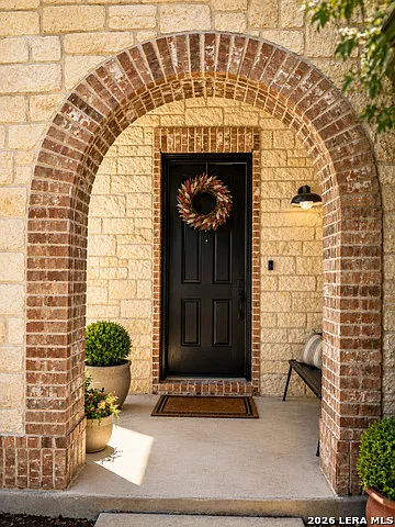 5 bed, 3.5 bath, 2490 sqft, $2,300 — Photo 2