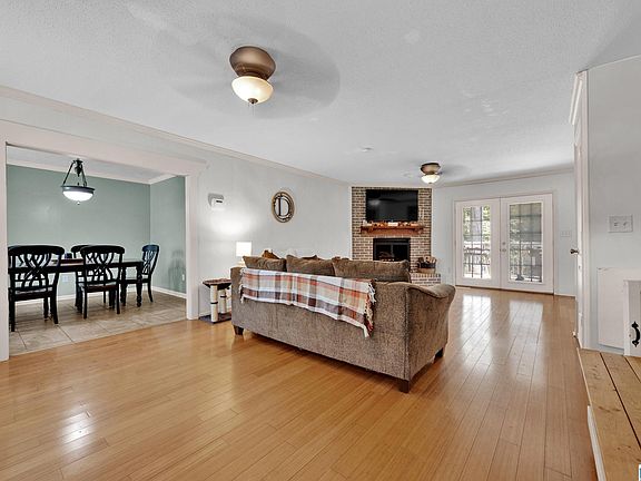 4th image of 700 Madeira Dr