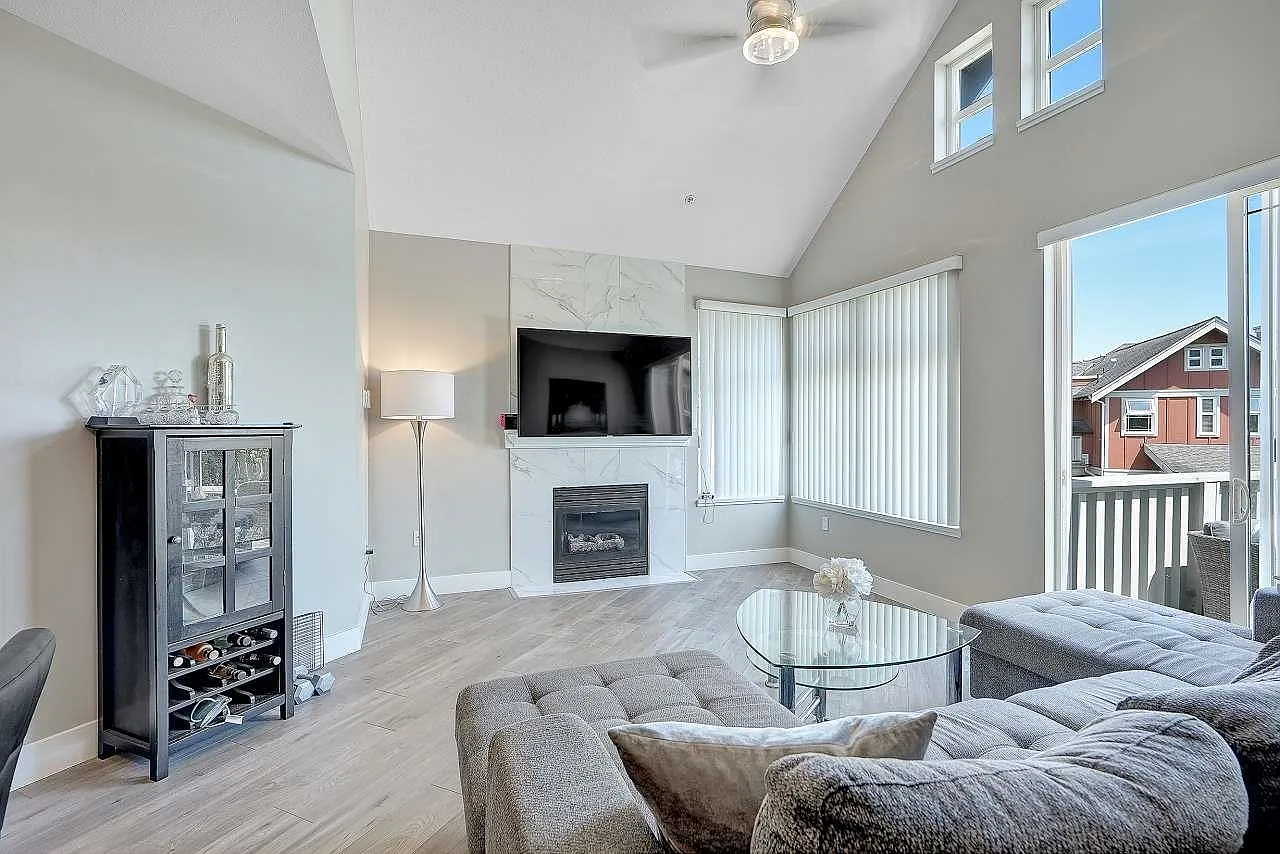 2 bed, 907 sqft, $2,600 — Photo 3