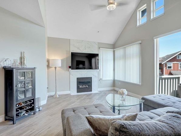 2 bedroom rental in Surrey — photo 3