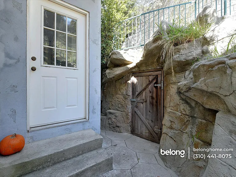 8527 Wonderland Ave — Photo 58