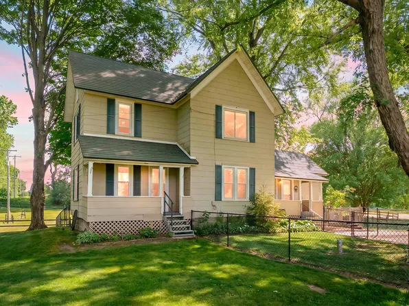 10465 N 32nd St, Richland, MI 49083