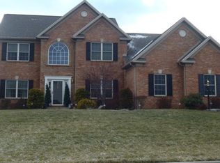 5474 Sunset Dr N, Schnecksville, PA 18078