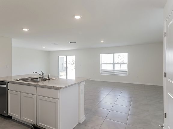 5th image of 477 Sunlit Coral St