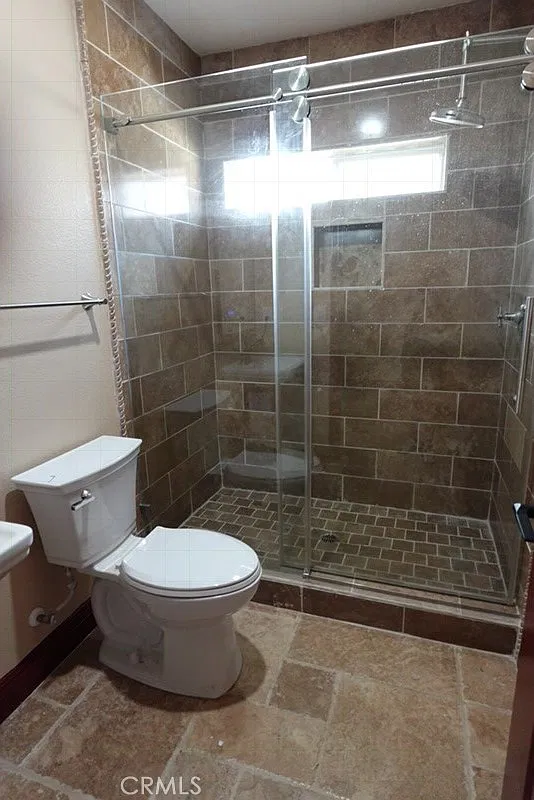 5 bed, 1915 sqft, $5,599 — Photo 4