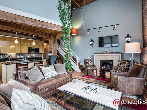 Kitchen / Living Room